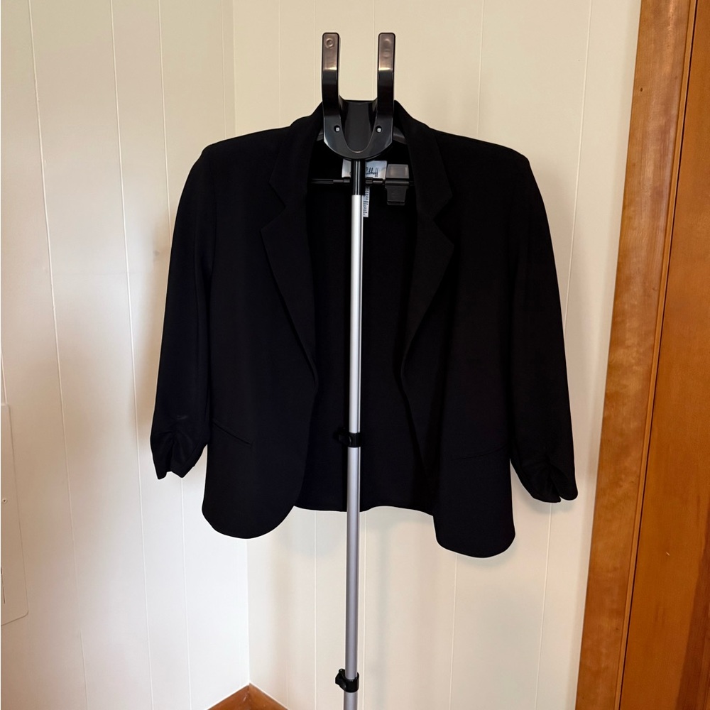 Joseph Ribkoff black, cropped length and sleeve jacket, size 8